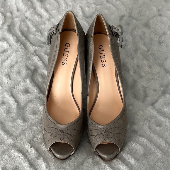 GUESS Edgy Gorgeous Gray Peep-Toe Heels - Picture 2 of 7